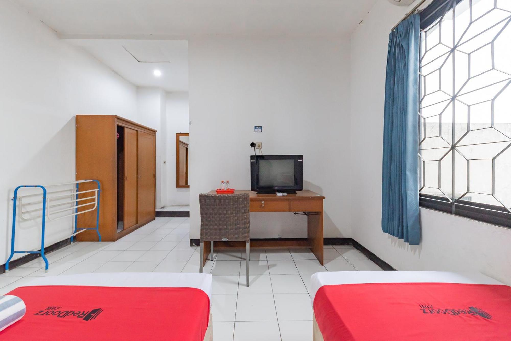 Reddoorz Near Taman Kota Lapang Merdeka Sukabumi Extérieur photo