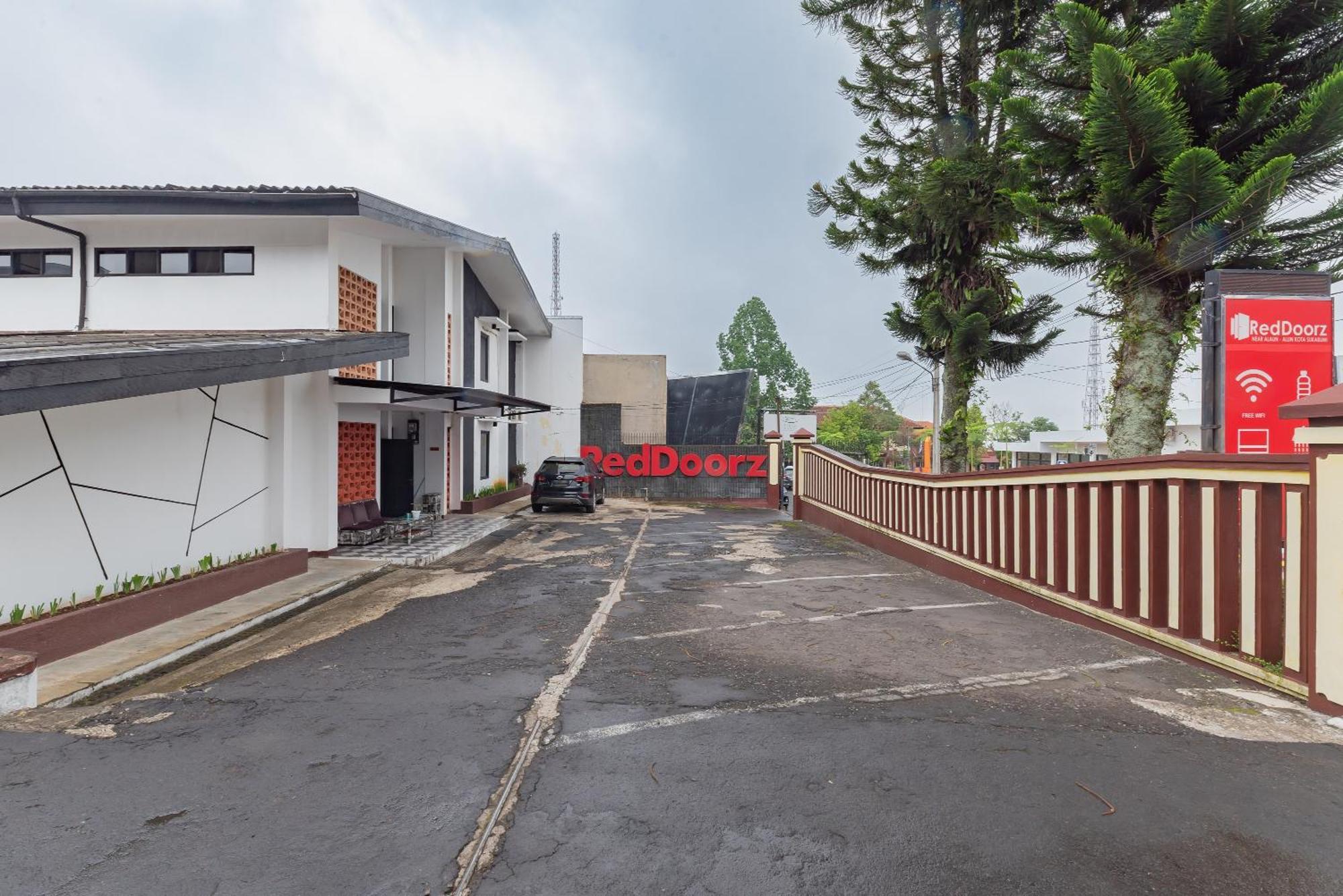 Reddoorz Near Taman Kota Lapang Merdeka Sukabumi Extérieur photo